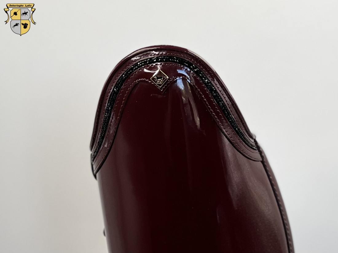 DeNiro Bellini riding boots shiny burgundy, rondine top + Swarovski rocks jet