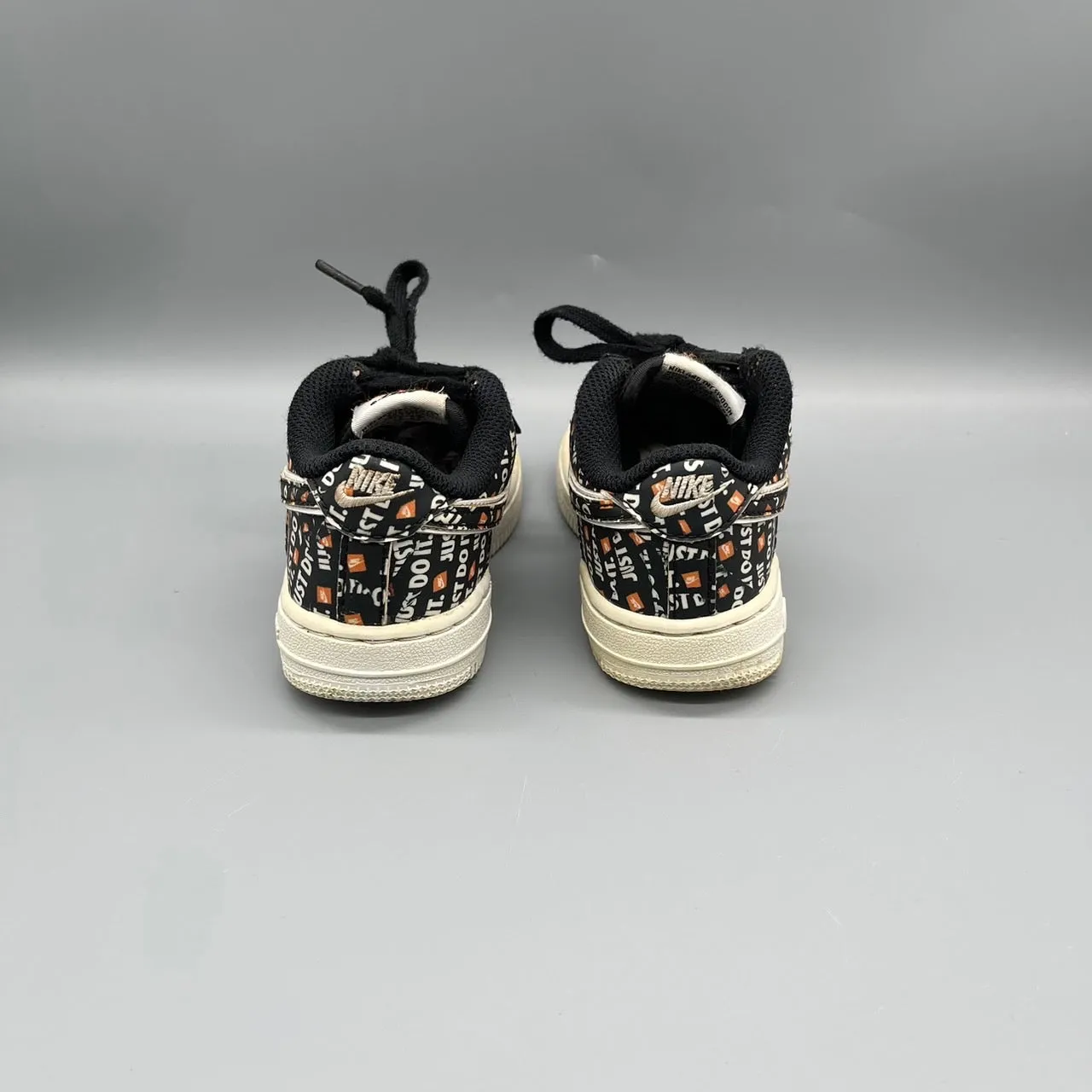 Nike / Air Force 1 LU1 Kids Just Do It Black / Runner / US9