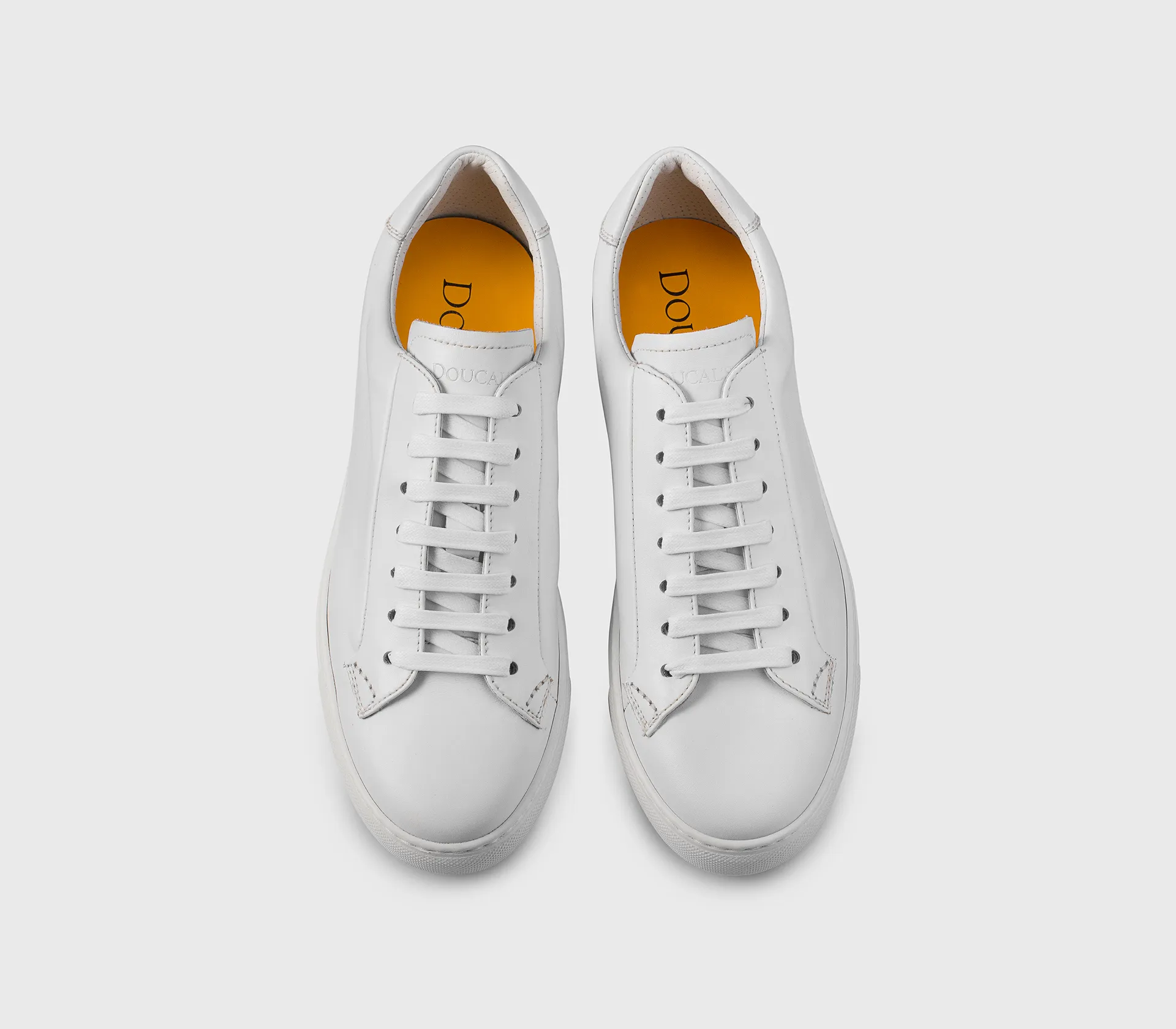 Sneaker in white leather