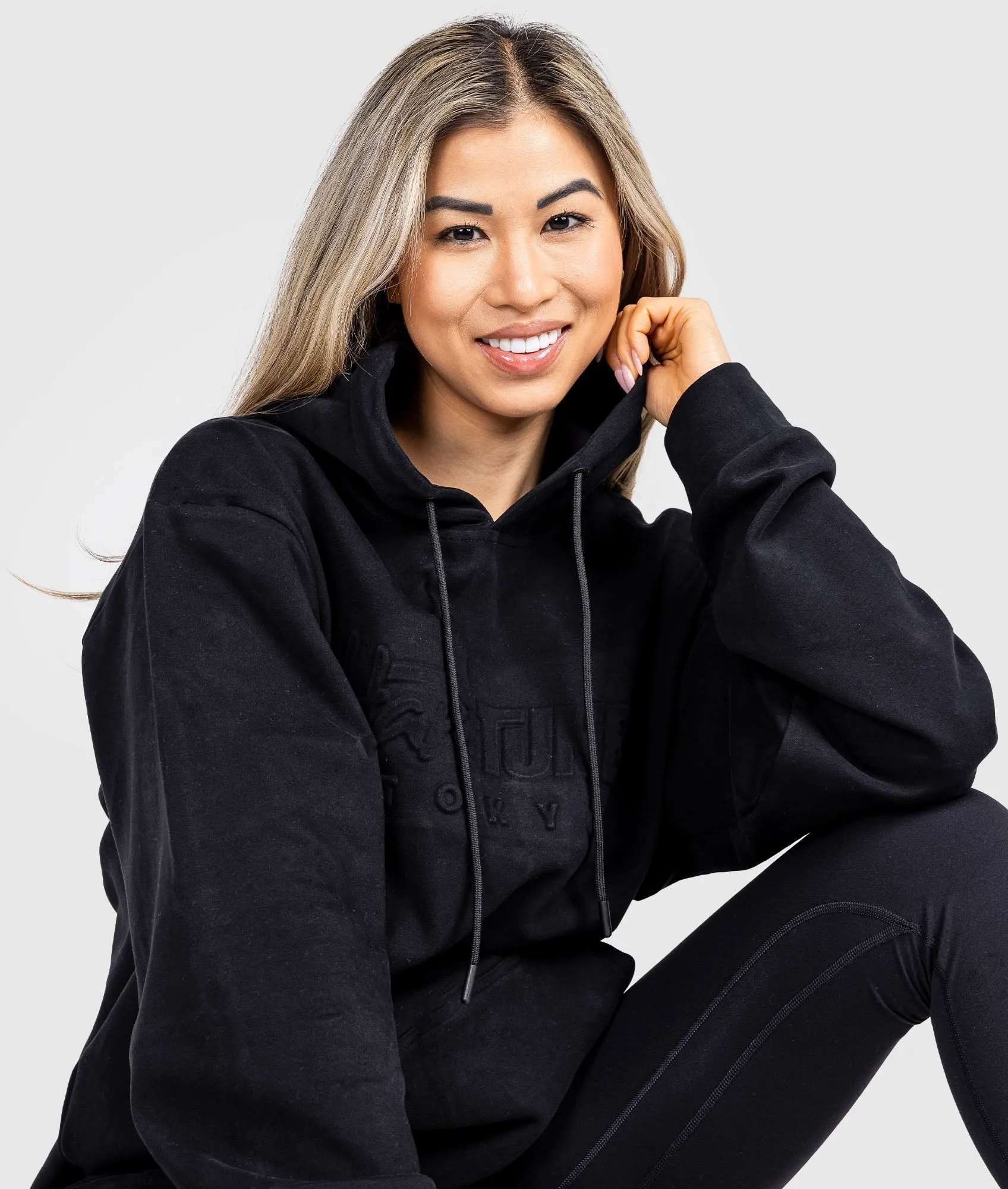 Women's Hardtuned Embossed P1 Fleece Hoodie - Black