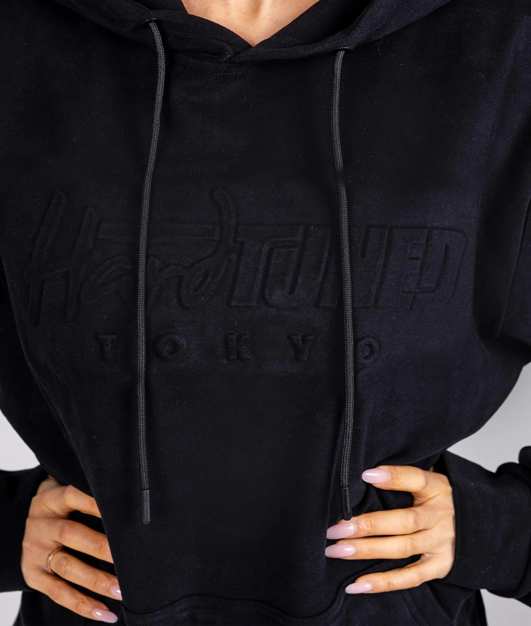 Women's Hardtuned Embossed P1 Fleece Hoodie - Black